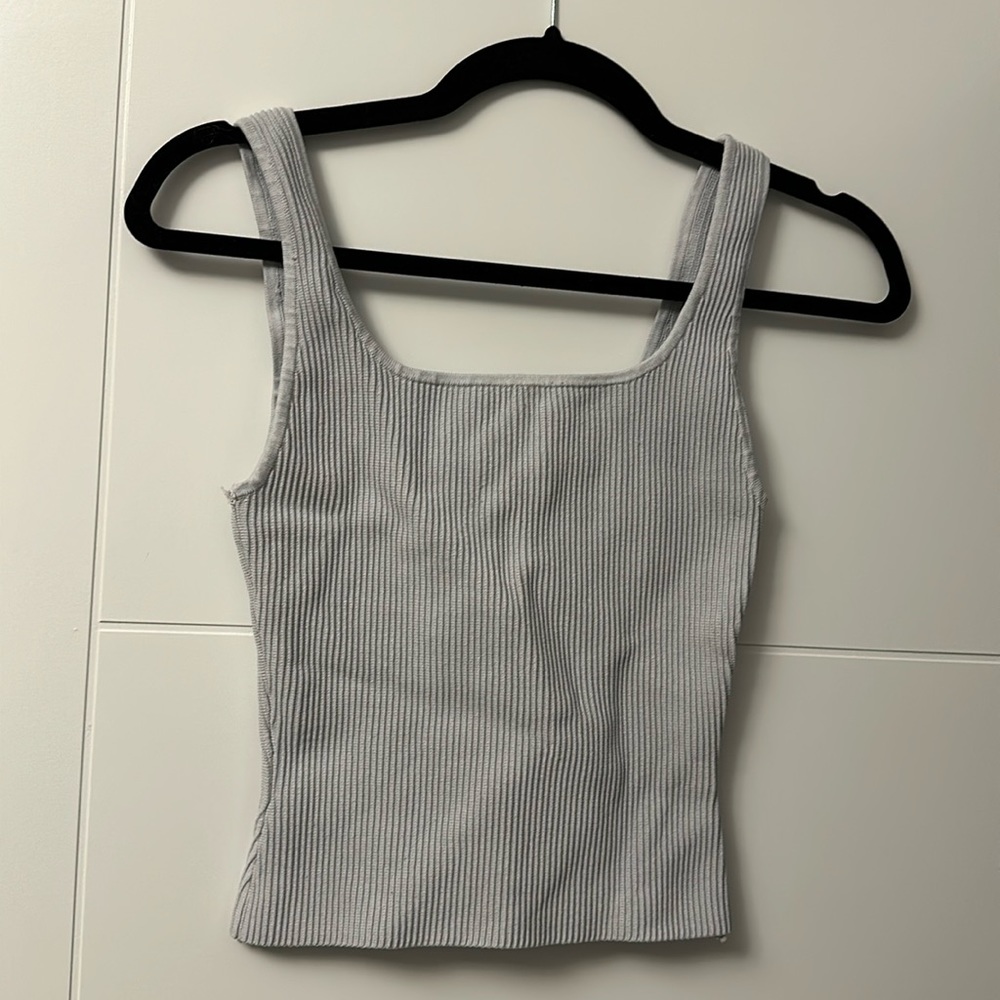 Aritzia Babaton Sculpt Squareneck Tanktop light grey